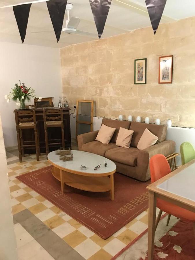 Semi-basement, Cosy Interconnected To Our A Traditional Maltese Townhouse Lägenhet
