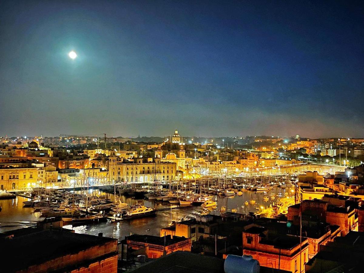 Semi-basement, Cosy Interconnected To Our A Traditional Maltese Townhouse Senglea