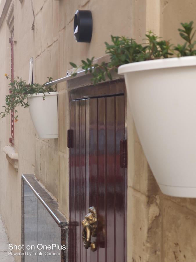 Semi-basement, Cosy Interconnected To Our A Traditional Maltese Townhouse Lägenhet *